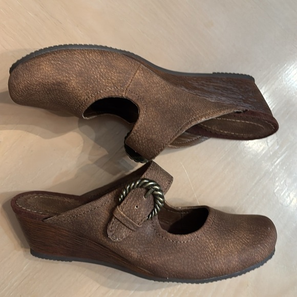 BareTraps Brown Mules - Picture 4 of 9